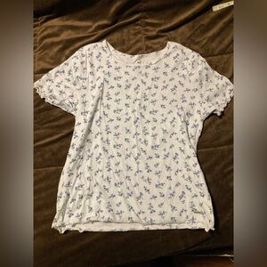 Hollister White Top with Blue Floral Design,size medium, ruffle sleeve, babydoll